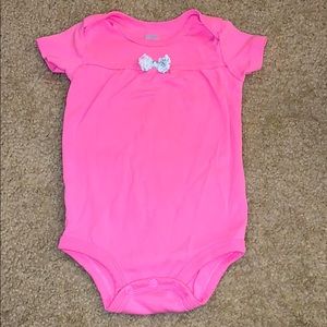 🌟10/$10🌟18 month onesie with bow 🙇‍♀️